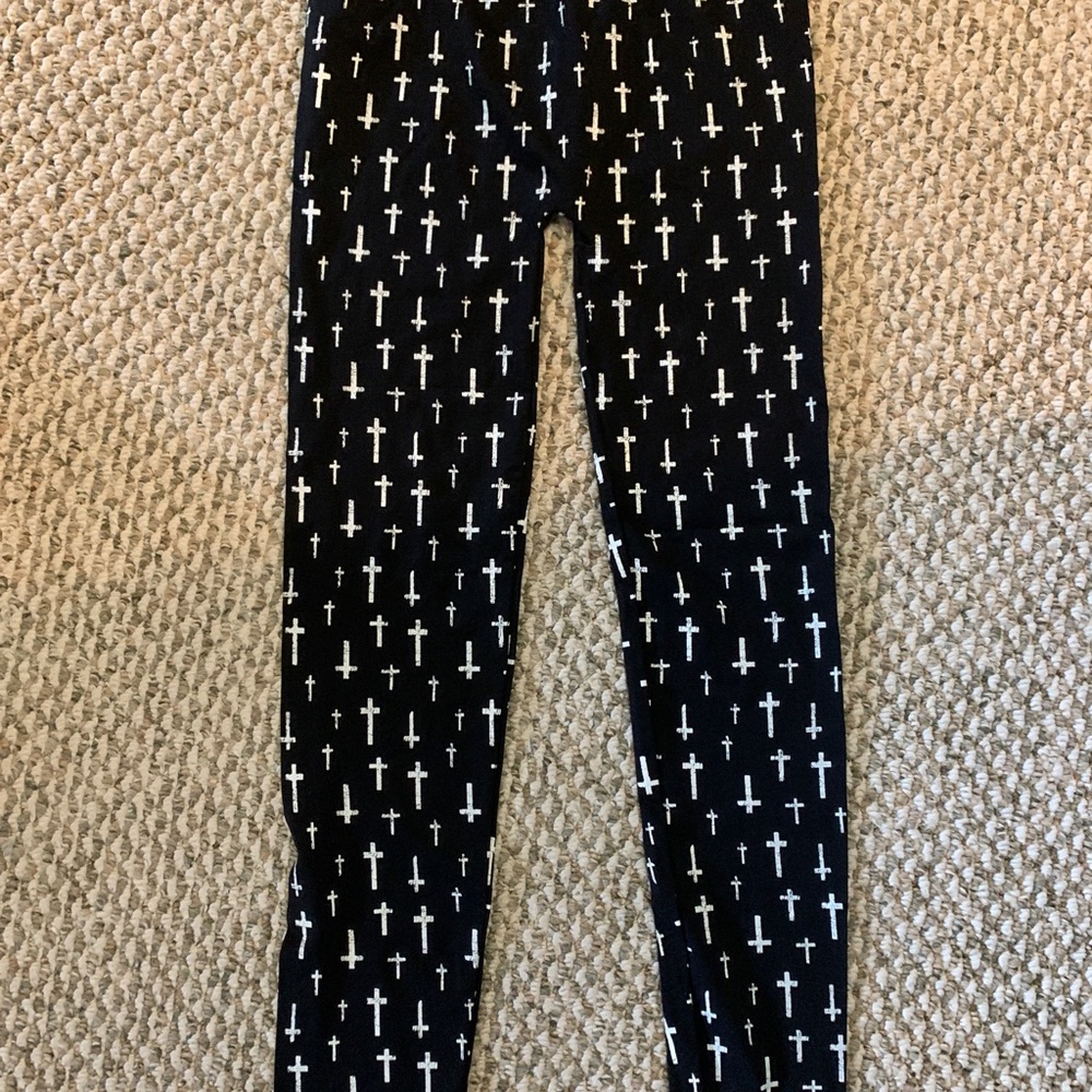 Size L/XL New never worn Blk leggings/crosses